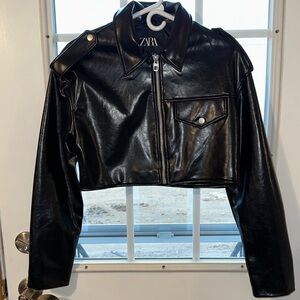 Zara Women's Shiny Black Cropped Leather Jacket